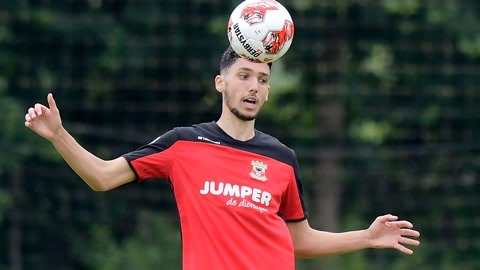 这一次他在 这一次他在