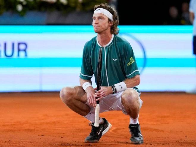 纷纷登台 纷纷登台