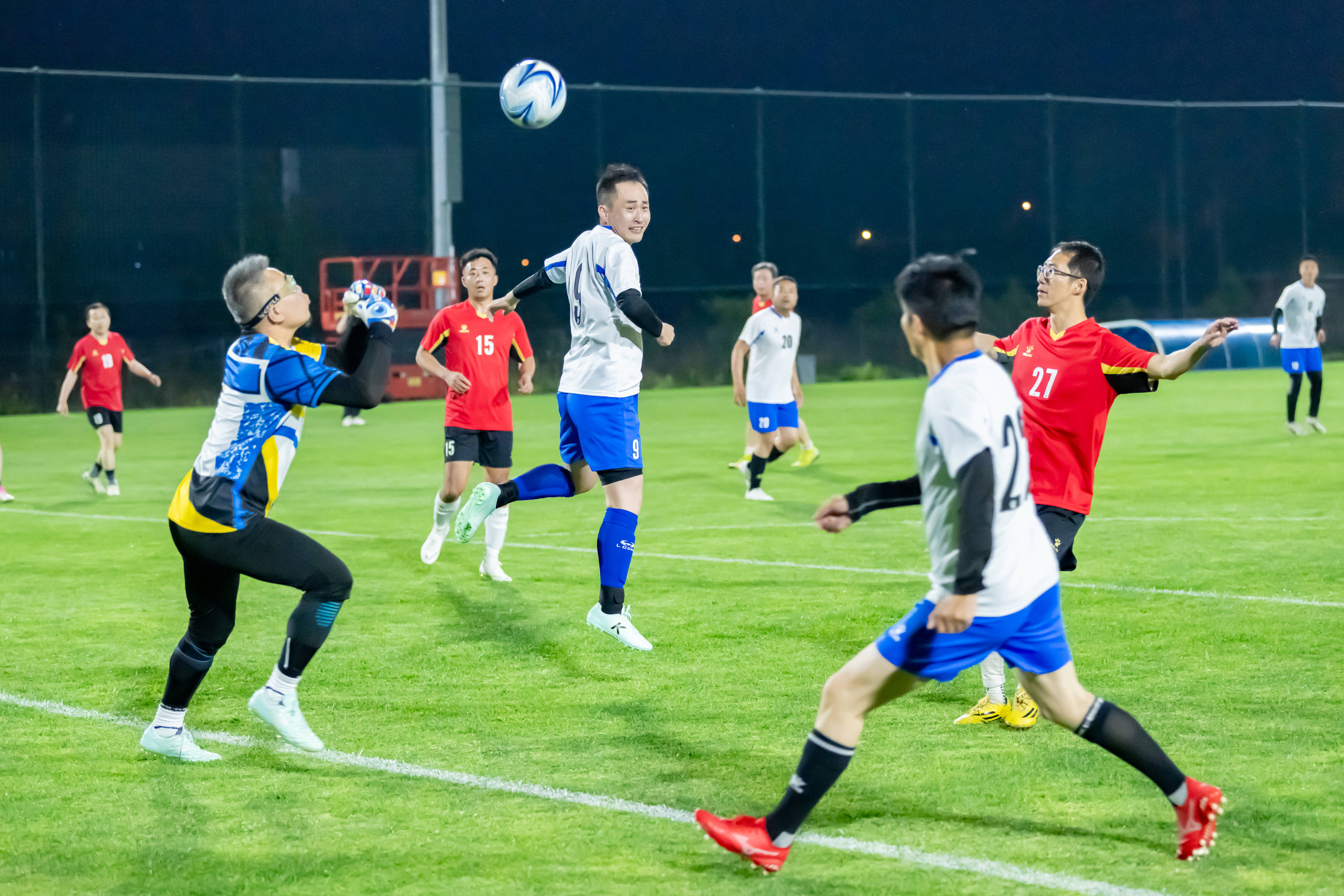 位防守密集 位防守密集